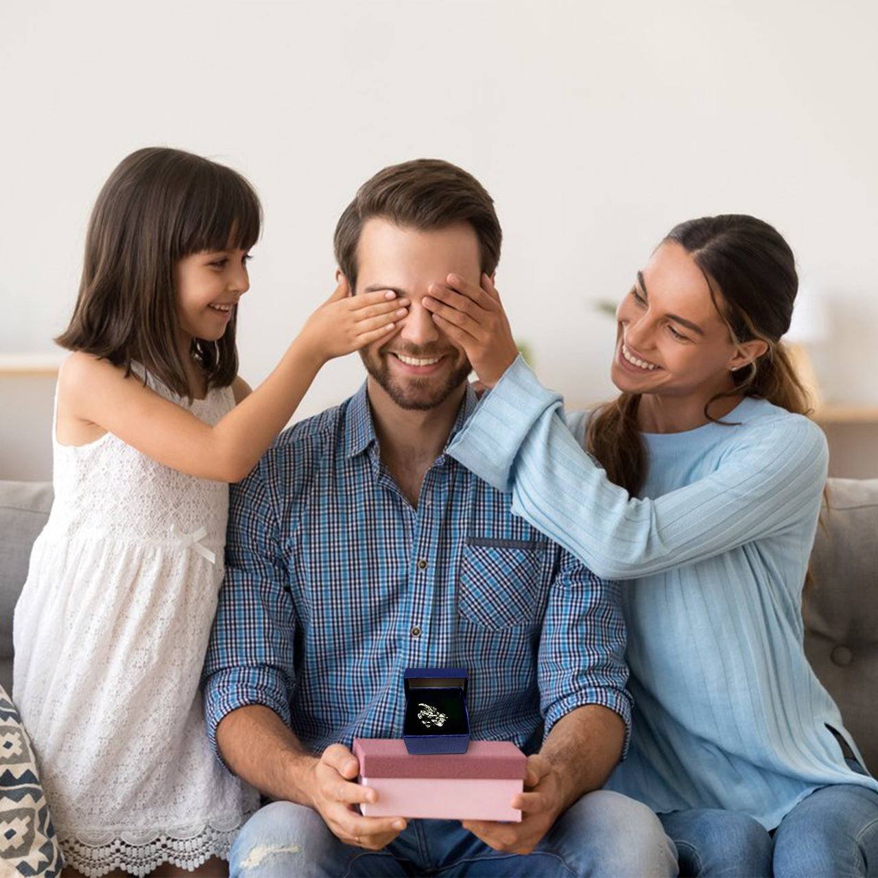 Meteorit mit Geschenkschachtel, Umschlag & Echtheitszertifikat. Geschenkidee für besondere Menschen und Personen, Paare, Freunde, Familie, Eltern. Geschenk aus echter Sternschnuppe, Zertifikat echter Meteorit. Überaschung Mutter und Kind und Vater
